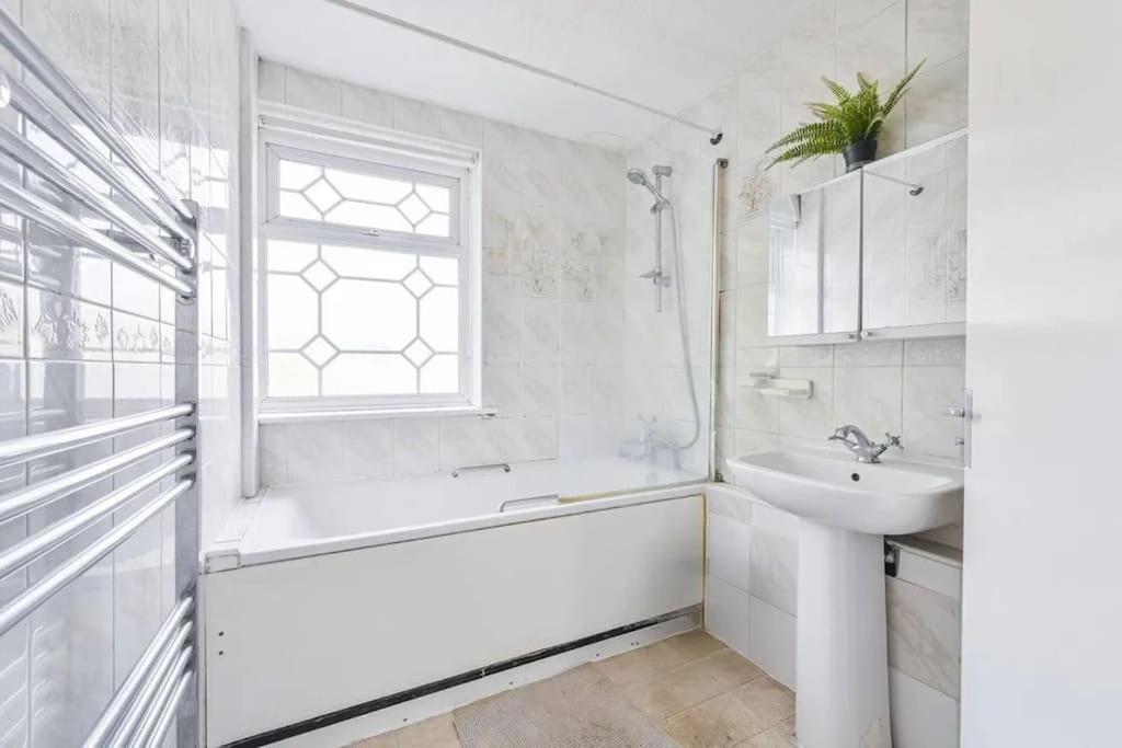 Beautiful Rooms In Prime Location! London Eksteriør bilde