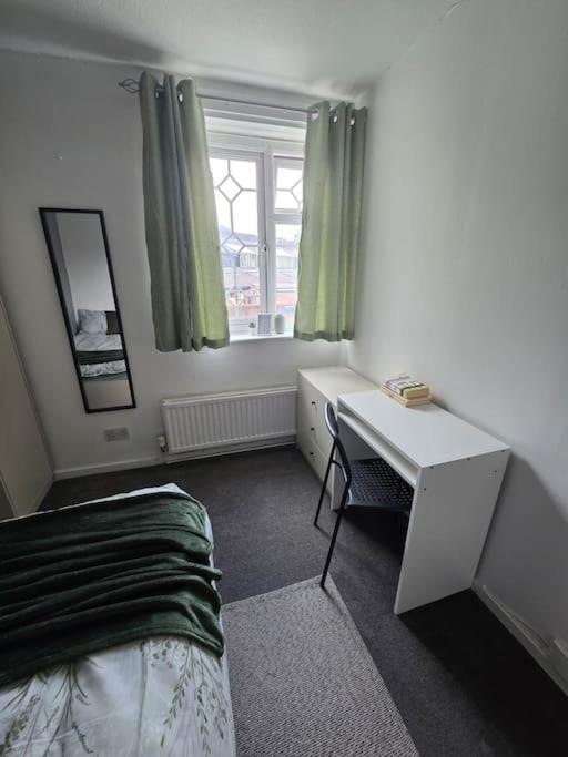 Beautiful Rooms In Prime Location! London Eksteriør bilde